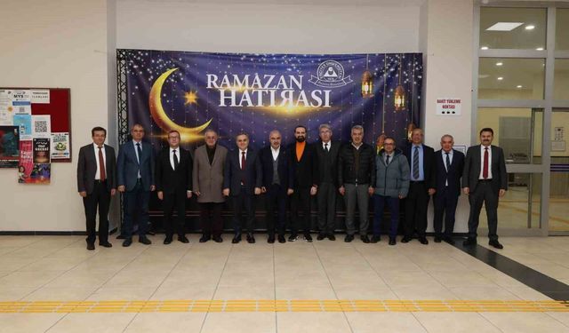 Rektör Prof. Dr. Altun, öğrenciler ile iftar yaptı
