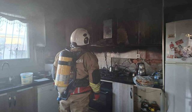 Samandağ'da evin mutfağında çıkan yangın korkuttu