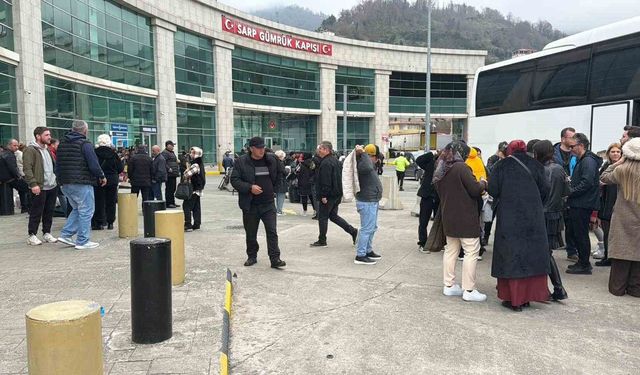 Sarp Sınır Kapısı'nda bayram tatili yoğunluğu