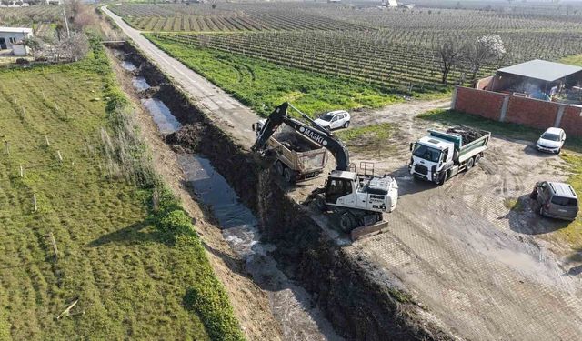 Saruhanlı'da dere temizliğiyle koku ve sinek sorunu bitecek