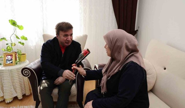 Şehit annesine 8 Mart ziyareti