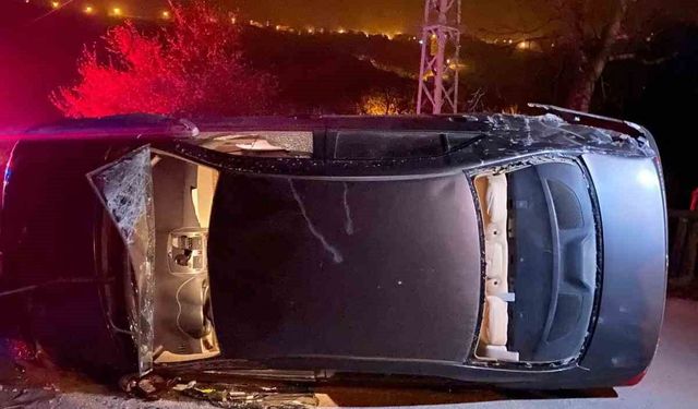 Sinop'ta otomobil devrildi: 2 yaralı