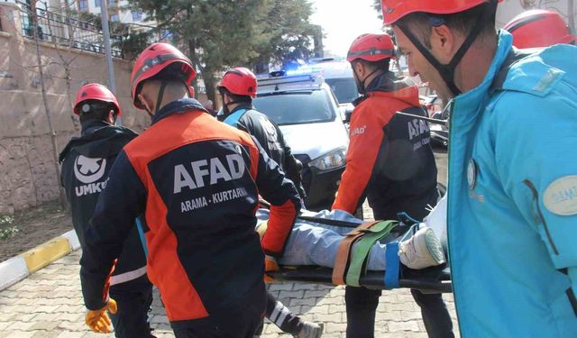 Şırnak'ta deprem tatbikatı gerçeğini aratmadı