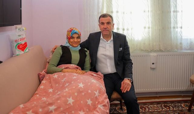 Sosyal medya üzerinden pasta-börek satarak geçimini sağlayan aileye Vali Eldivan'dan moral ziyareti