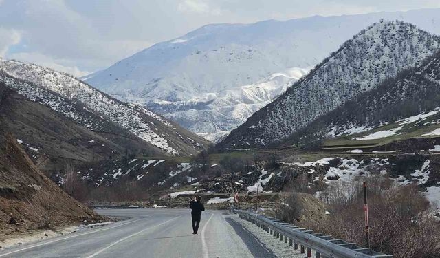 Tatvan ile Hizan arasındaki eşsiz manzaralar hayran bırakıyor