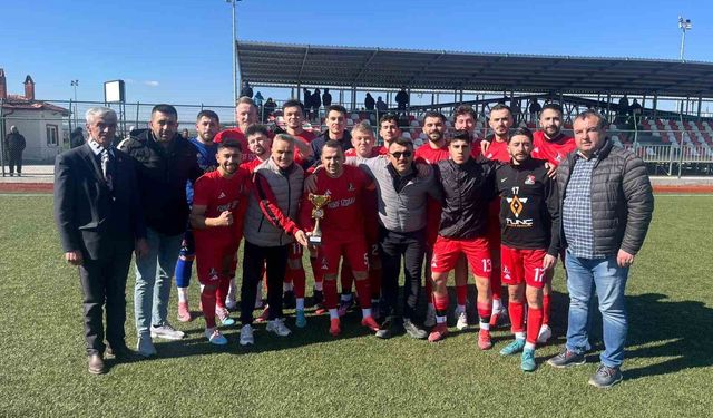 Tavşanlı Demirbilekspor kupasını aldı