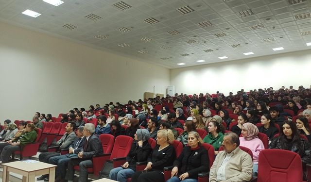 Üniversite öğrencilerine 'kadına yönelik şiddetle mücadele' semineri