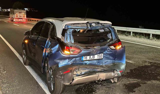 Uşak'ta tır ile otomobilin çarpışması sonucu aynı aileden 4 kişi yaralandı