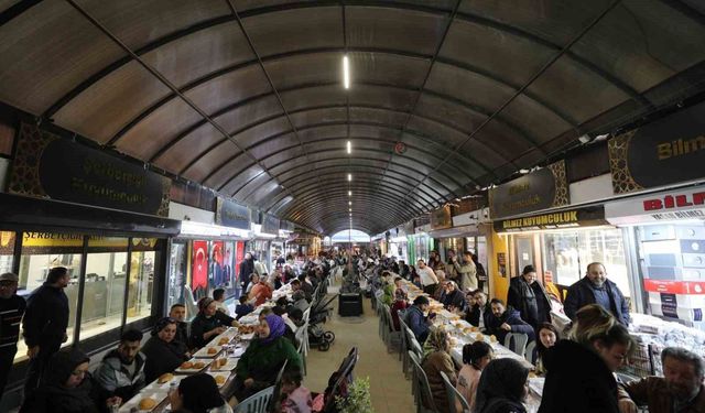 Uzun Çarşı'da iftar sofrası kuruldu