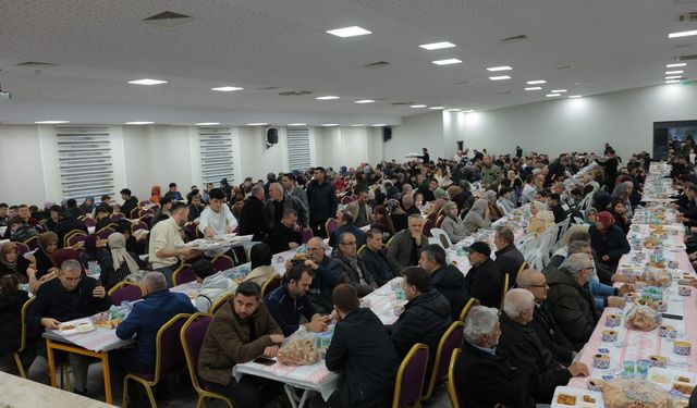 Uzuntarla'da ilçe protokolü ve vatandaşlar iftar sofrasında bir araya geldi