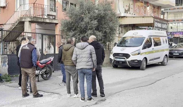 Yaşlı kadını altınları için darp edip, ağır yaraladılar