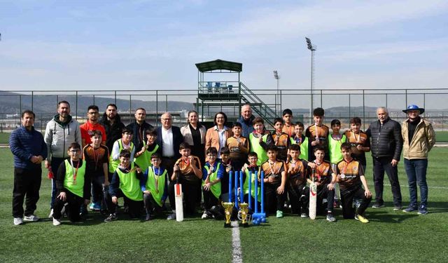 Yıldızlar kriket sahasında parladı