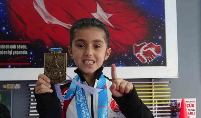 5 yaşında başladığı karate sporunda 7 yaşında Türkiye şampiyonu oldu