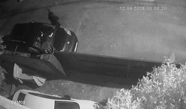 Adana'da kasklı saldırgan dehşeti: Eve tüfekle kurşun yağdırdı