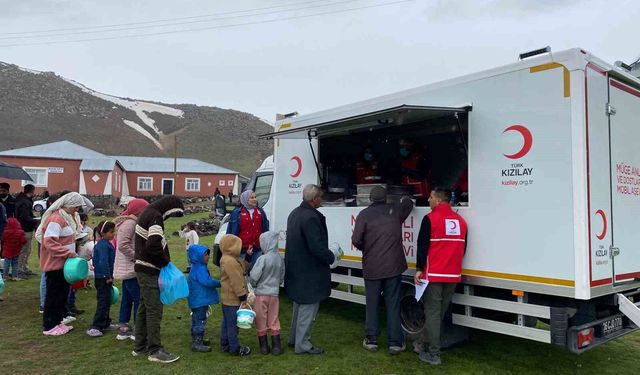 Ağrı'da deprem sonrası Kızılay sahada