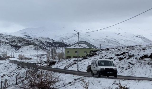 Ağrı'da Nisan ayında kar sürprizi