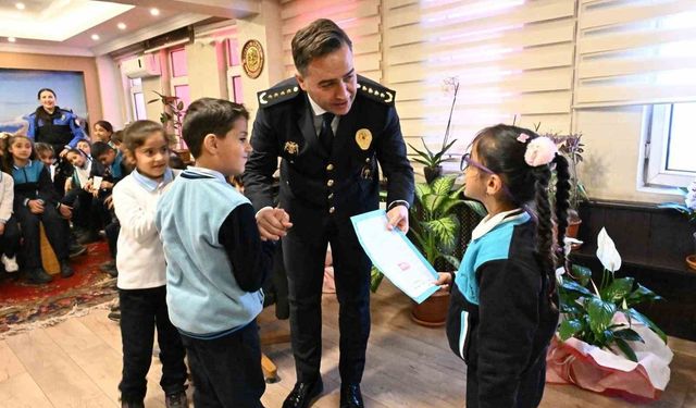 Ağrı'da öğrenciler Polis Haftası kapsamında emniyeti ziyaret etti