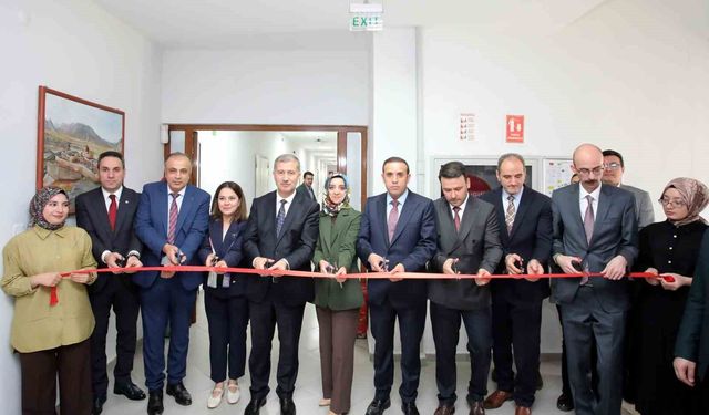 AİÇÜ'de zebra balığı translasyonel tıp araştırma laboratuvarı açıldı