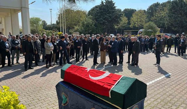 Akademisyen Doğan Yavaş, fakültesi önünden dualarla uğurlandı