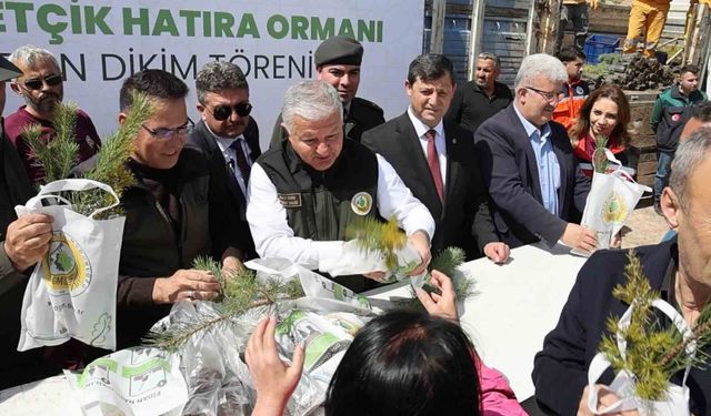Aksaray'ın Mehmetçik Hatıra Ormanı'nda 2 bin 500 fidan toprakla buluşturuldu