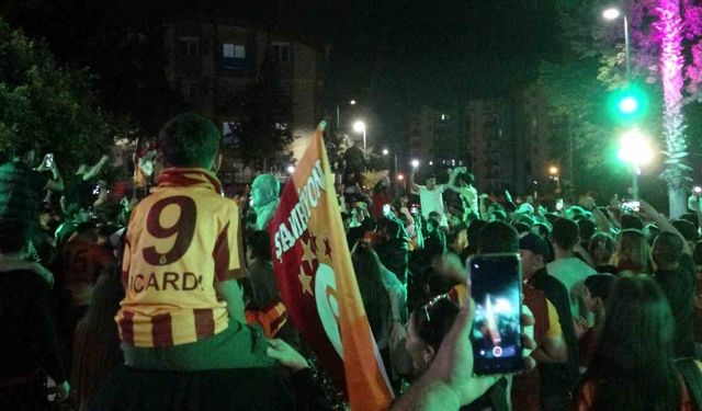 Antalya'da derbi galibiyetini kutlayan bir taraftar bıçakla yaralandı