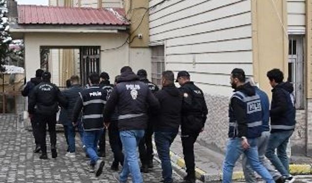 Ardahan merkezli 5 ilde 'rüşvet ve görevi kötüye kullanma' operasyonu: 7 kişi tutuklandı