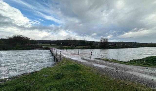Ayvacık'ta şiddetli yağış etkili oldu