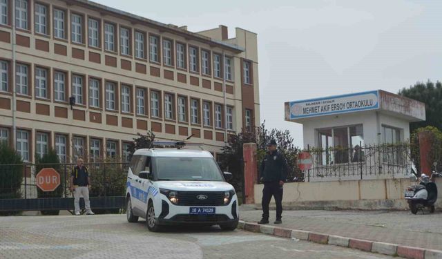 Ayvalık polisi okullardaki güvenlik önlemlerini arttırdı