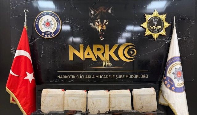 Başkale'de 162 kilo asetik anhidrit maddesi ele geçirildi