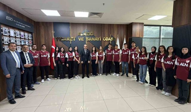 Başkan Alan sözünü tuttu: Öğrencilere formalarını hediye etti