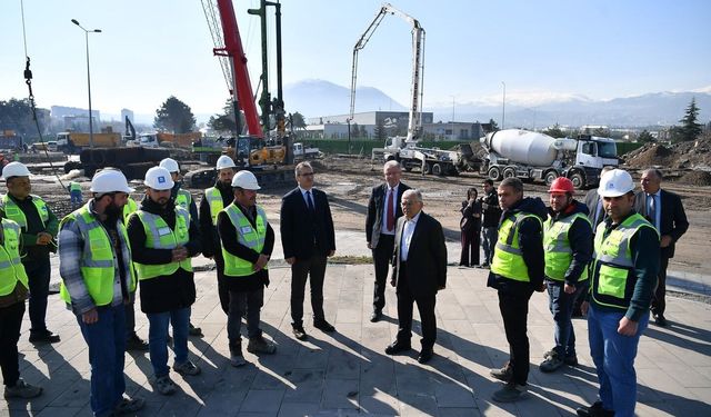 Başkan Büyükkılıç'tan Kartal Katlı Kavşağı'na yakın takip: 'Verimli bir şekilde çalışmalar sürüyor'