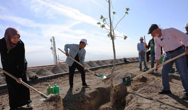 Başkan Çolakbayrakdar: 'Çevreye yatırım, çocuklarımızın geleceğine yatırımdır'