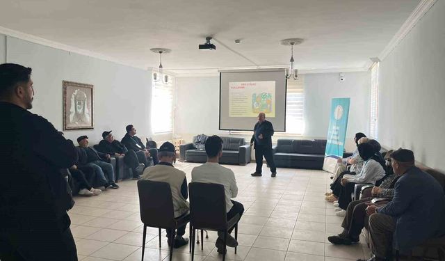 Bayburt'ta huzurevi sakinlerine akılcı ilaç kullanımı anlatıldı
