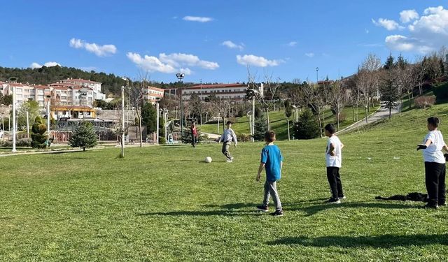 Bilecik'te koruma altındaki çocuklar doğa ve futbolla buluştu