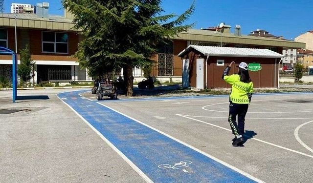 Bilecik'te öğrencilere trafik eğitimi