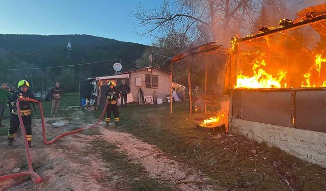 Bolu'da baraka alevlere teslim oldu