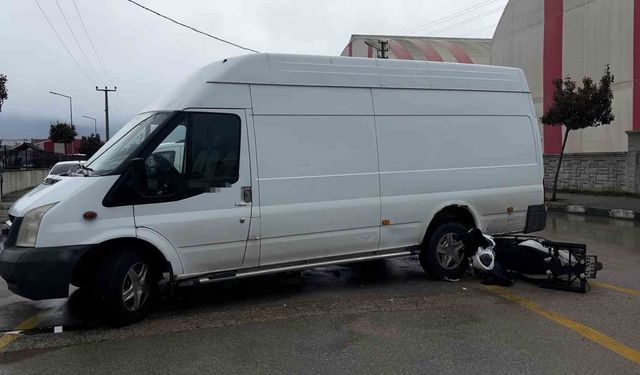Bolu'da minibüs ile motosiklet çarpıştı: 1 yaralı