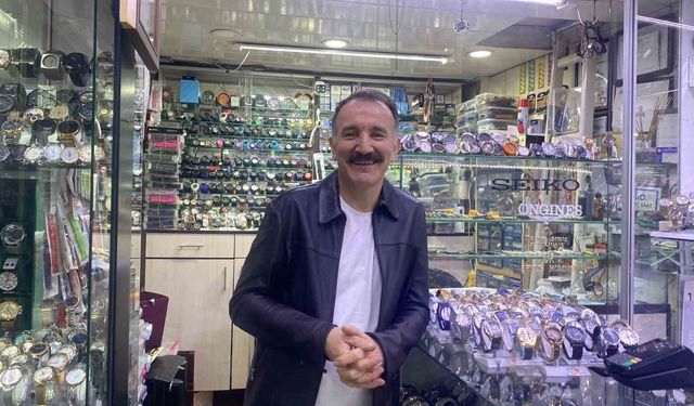 Bu ustalar saatleri yeniden ayarlıyor