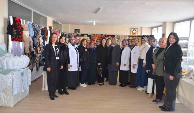 Bulanık'ta kadınların el emeği göz nuru görücüye çıktı