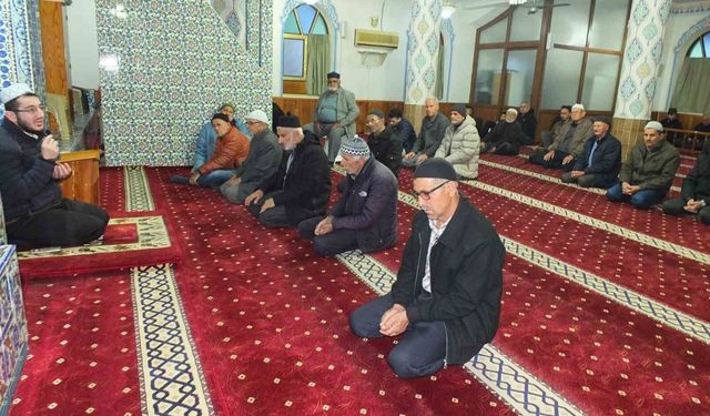 Burhaniye'de sabah namazı buluşması Börezli Camiinde yapıldı