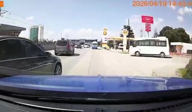 Bursa'da trafikte tehlikeli anlar: Makas atan sürücü kazaya davetiye çıkardı