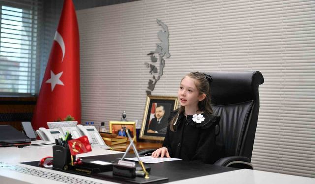 Büyükşehir'de başkanlık koltuğuna minik Zeynep oturdu