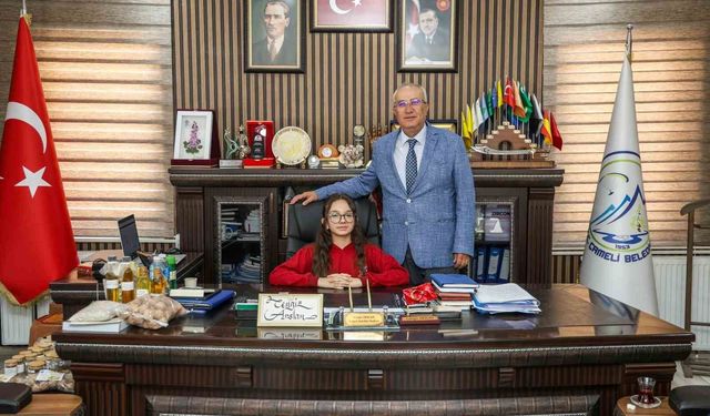 Çameli Belediye Başkanı Cengiz Arslan koltuğunu Erva'ya bıraktı