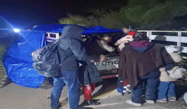 Çanakkale'de 77 kaçak göçmen yakalandı, 2 organizatör tutuklandı