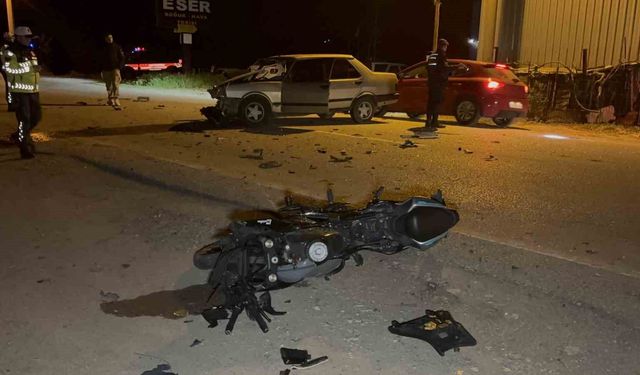 Çanakkale'de otomobil ile motosiklet çarpıştı: 3 kişi yaralandı