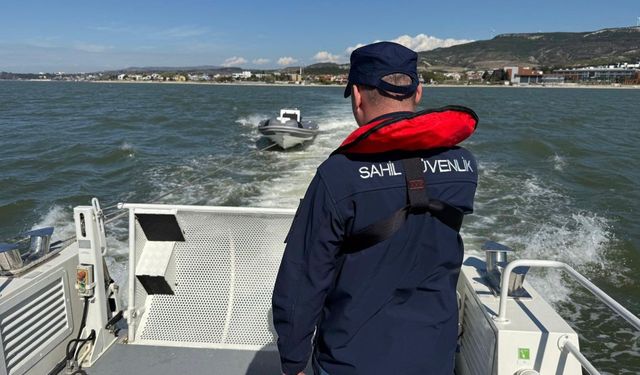 Çanakkale'de sürüklenen bottaki 3 kişi kurtarıldı