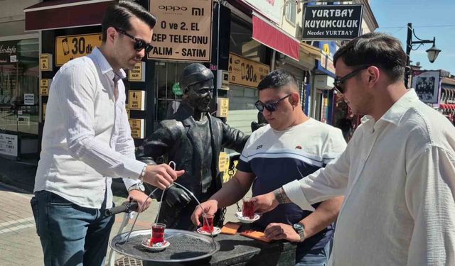 Çay dağıtımına yetişemeyince 'cincır' ile servise başladı