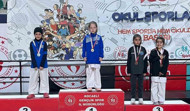 Çayırova'ya karatede 15 madalya birden