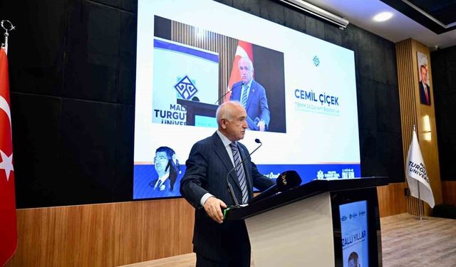Cemil Çiçek: 'Özal Türkiye'ye çağ atlattı, üç temel özgürlükle dönüşüm sağladı'