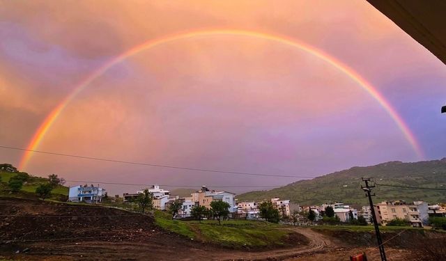 Çermik'te yağmur sonrası oluşan gökkuşağı görsel şölen sundu